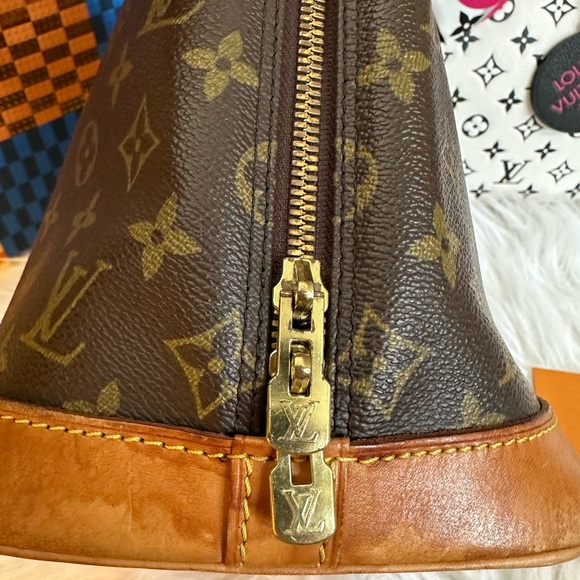 Louis Vuitton Alma Satchel Bag - Picture 4 of 11
